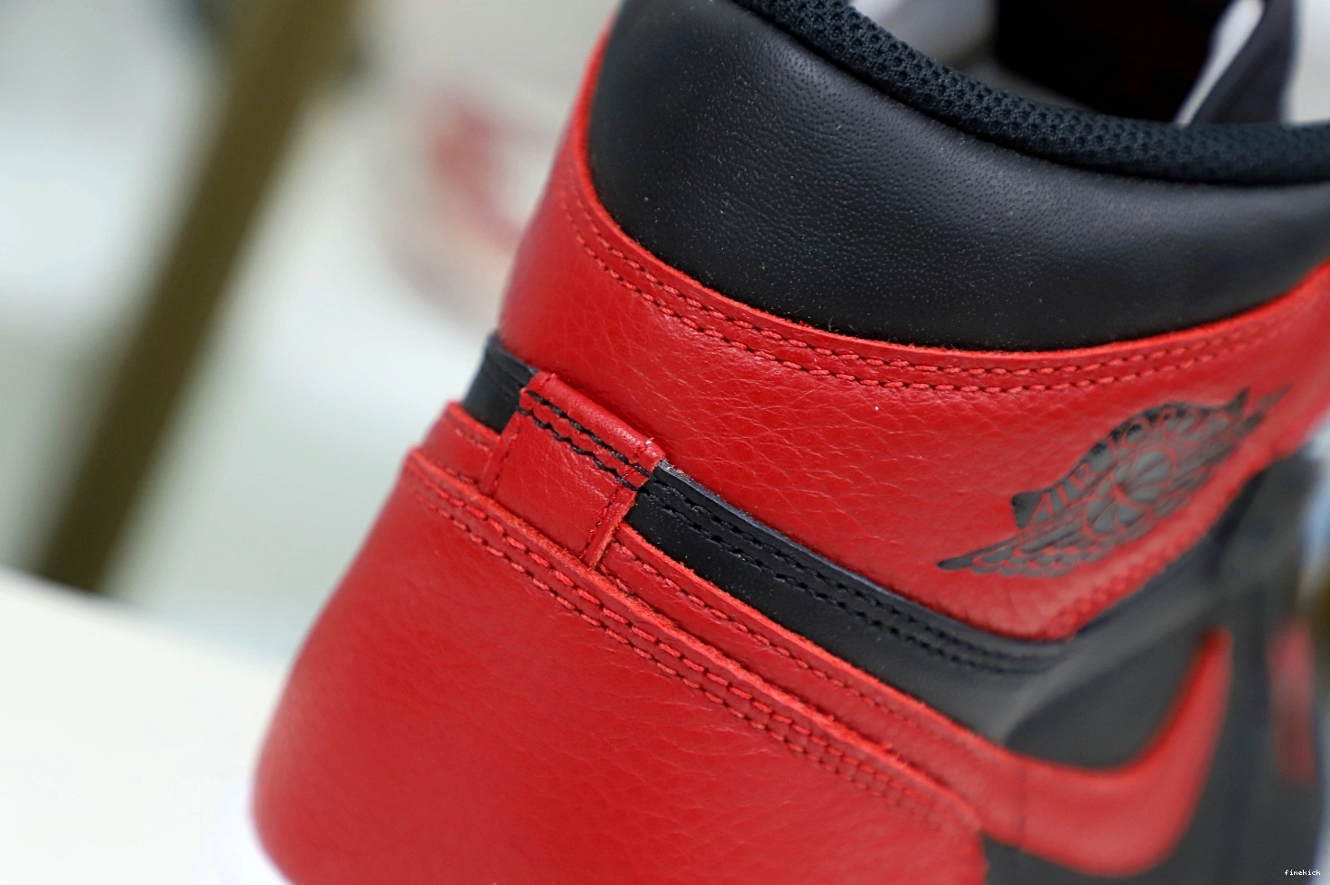 RETRO JORDAN 1 AIR 'BRED' HIGH OG 1011